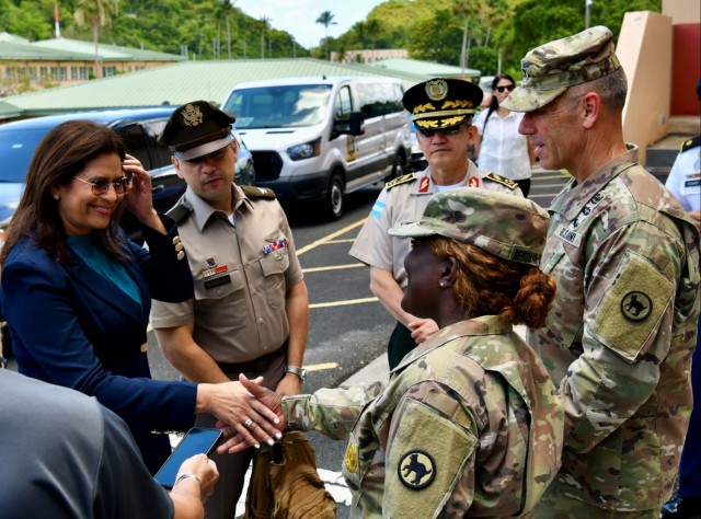 Honduran Minister of Defense Visits Fort Buchanan