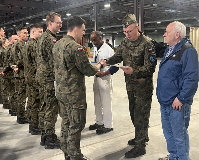 First iteration of Polish provided APS unit supply specialists complete US Army-led training