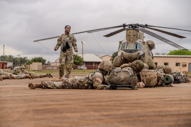 UH ROTC Cadets train cold loads at 3-25 AVN