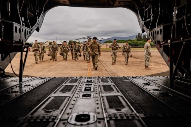 UH ROTC Cadets train cold loads at 3-25 AVN