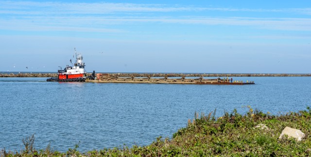 Cleveland Harbor dredging and pump-out