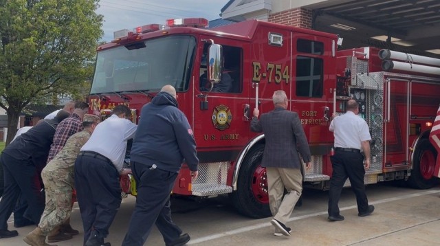 Forest Glen Annex welcomes Engine 754
