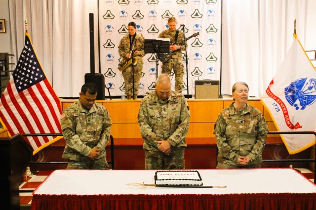 Fort McCoy’s Senior Commander, Maj. Gen. Joseph Ricciardi (center), commanding general of the 88th Readiness Division, and the oldest and youngest Soldiers attending the event prepare to cut the cake during the 2025 observance of the Army...