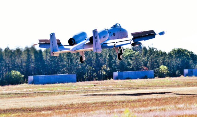 An Air Force pilot guides an A-10C Thunderbolt II aircraft to a landing at Fort McCoy, Wis., on Sept. 14, 2023, as part of training operations at installation. Several A-10s completed taking off and landing at Young Air Assault Strip on South Post...