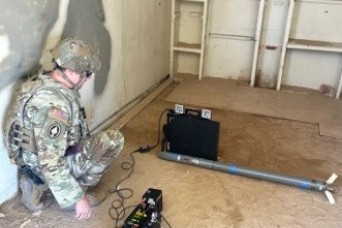 US Army EOD techs evaluate X-ray prototype during Project Convergence Capstone