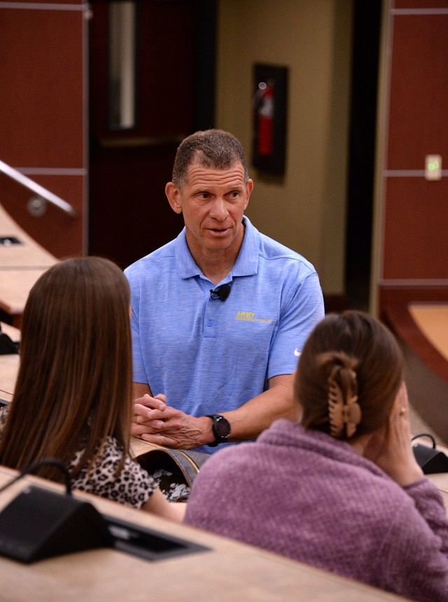 AER CEO Talks with Fort Leavenworth Leaders