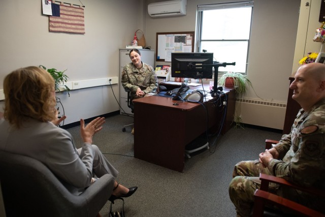Karen Raines, spouse of the senior consultant John Raines, the senior consultant of the boss of the National Guard Bureau, meets with volunteers of the family regulations at the Joint Force Headquarters -Maine, April 30, 2025 ....