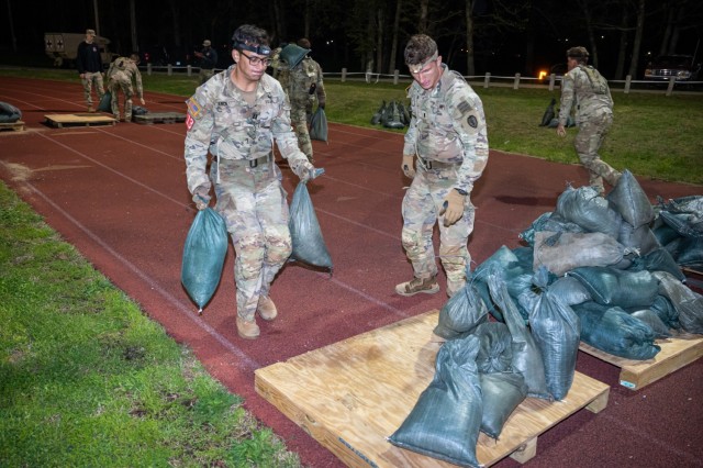 ASCII���US ARMY PHOTO BY  MELISSA BUCKLEY