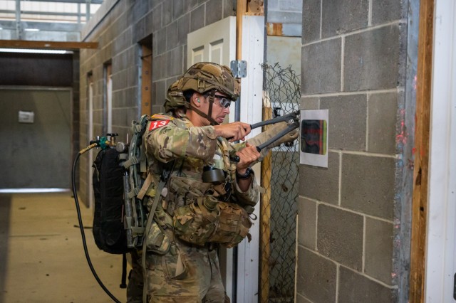 ASCII���US ARMY PHOTO BY  MELISSA BUCKLEY