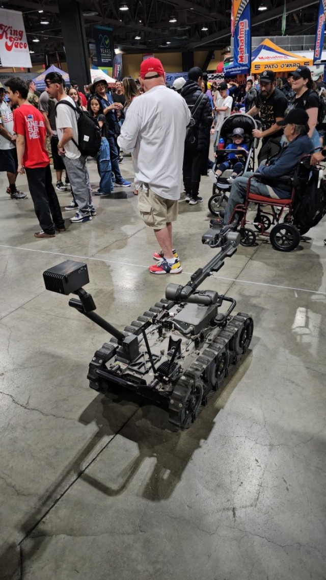 Explosive Ordnance Disposal techs support US Army recruiting at Long Beach Grand Prix