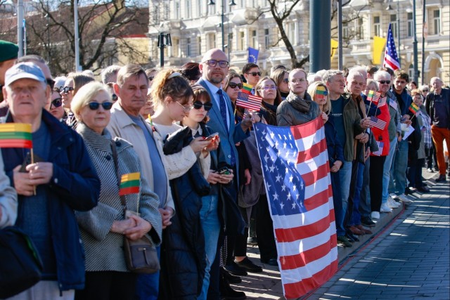 Lithuanians Pay Tribute to Four U.S. Soldiers