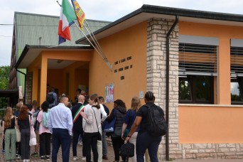 American and Italian fifth graders share student exchange experiences