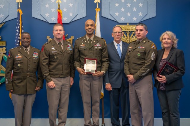 WASHINGTON, D.C. - (from left) - , Lt. Gen. David Wilson, Deputy Chief of Staff, G-9, Headquarters Department of the Army, Maj. Gen. John T. Reim, Picatinny Arsenal Commanding General and Joint Program Executive Officer Armaments and Ammunition,...