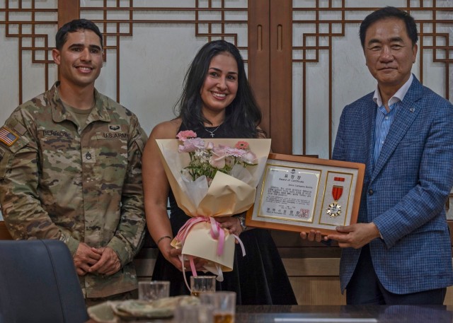 Eighth Army, Pyeongtaek city, recognize heroic act by Soldier&#39;s spouse