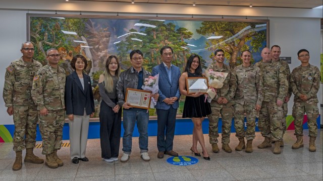 Eighth Army, Pyeongtaek city, recognize heroic act by Soldier&#39;s spouse