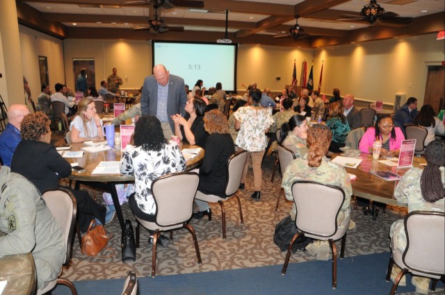 Fort Johnson community gathers to focus on quality of life issues