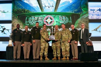82nd CAB receives Army aviation association active unit of the year award