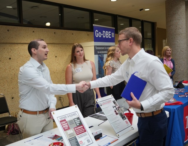 Nashville District emphasizes contractual options for small business event