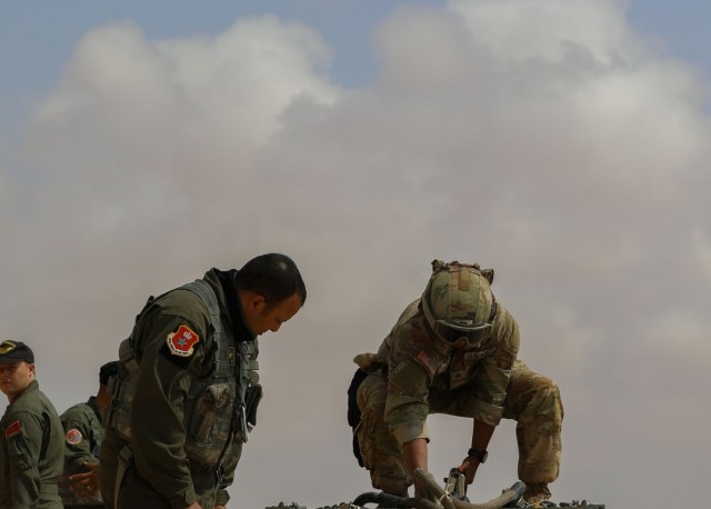 New Hampshire National Guard teams with Morocco for sling load training at African Lion 2025