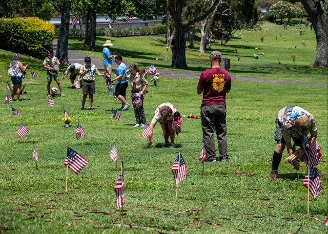 Scouts, Soldiers, volunteers honor fallen at Memorial Day ceremony