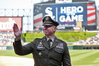 Army Reserve general officer receives a hero’s welcome at Chicago White Sox game