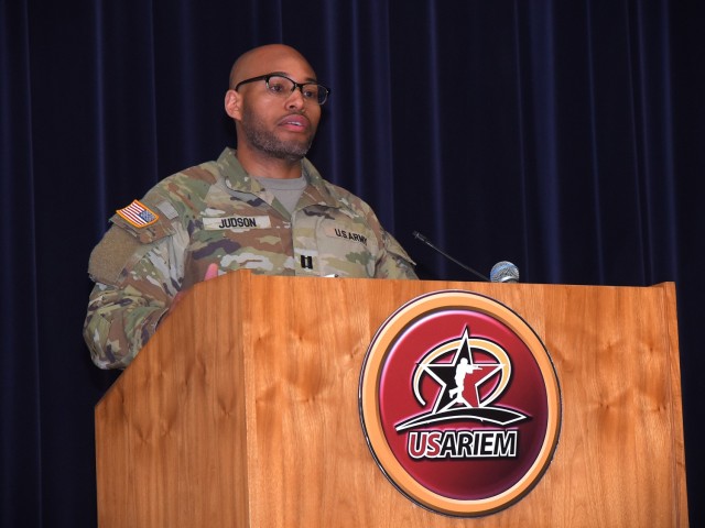 USARIEM Headquarters and Headquarters Detachment Welcomes New Commander