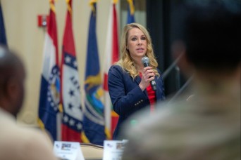 Fort Bliss expo connects transitioning Soldiers with civilian opportunities, tackles post-service challenges