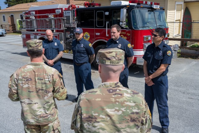 Photo of U.S. Army members standing together