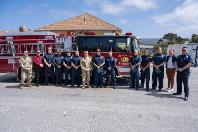 Photo of U.S. Army members standing together