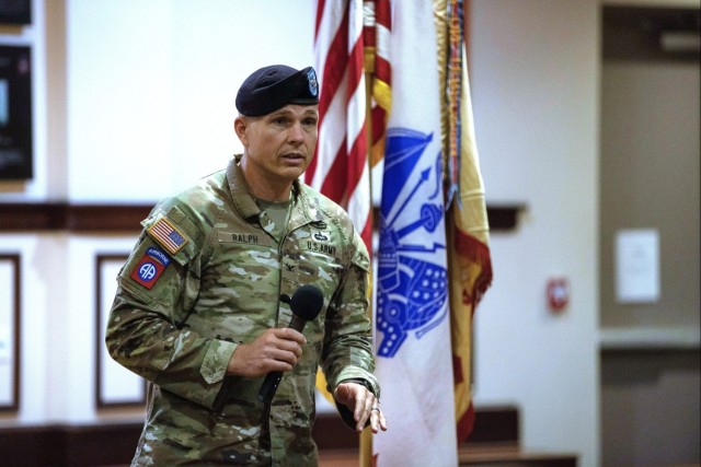 900th Contracting Battalion holds change of command ceremony