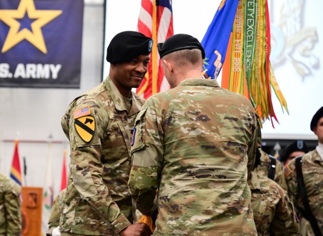 1st Battalion, 210th Aviation Regiment Holds Change of Command Ceremony