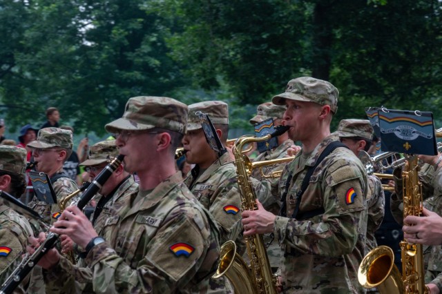 More than 800 National Guard members were activated in support of the 250th Army Birthday Festival and Parade. The Guard members, from the District of Columbia, Mississippi, West Virginia and Pennsylvania assisted various agencies and played a...