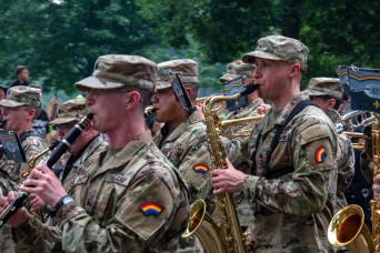 42nd Division Soldiers March in Army 250th Birthday Parade