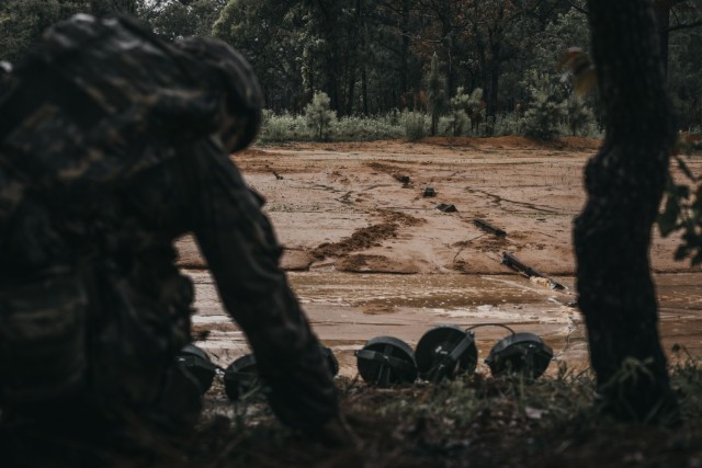 Airborne EOD technicians, Combat Engineers train to enable joint forcible entry operations