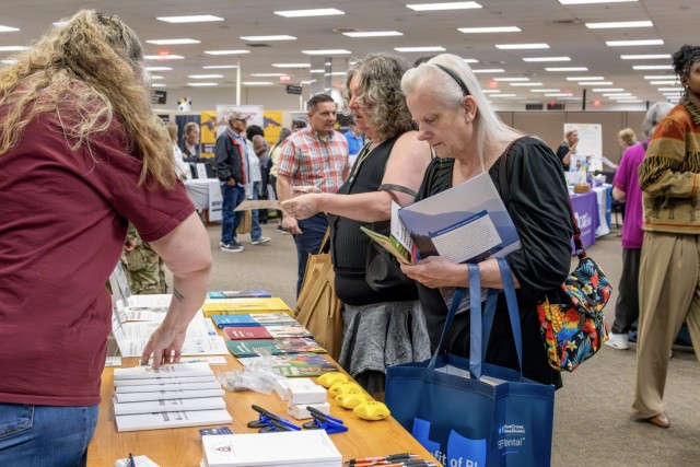 JBLM’s Retiree Appreciation Day honors, assists retirees
