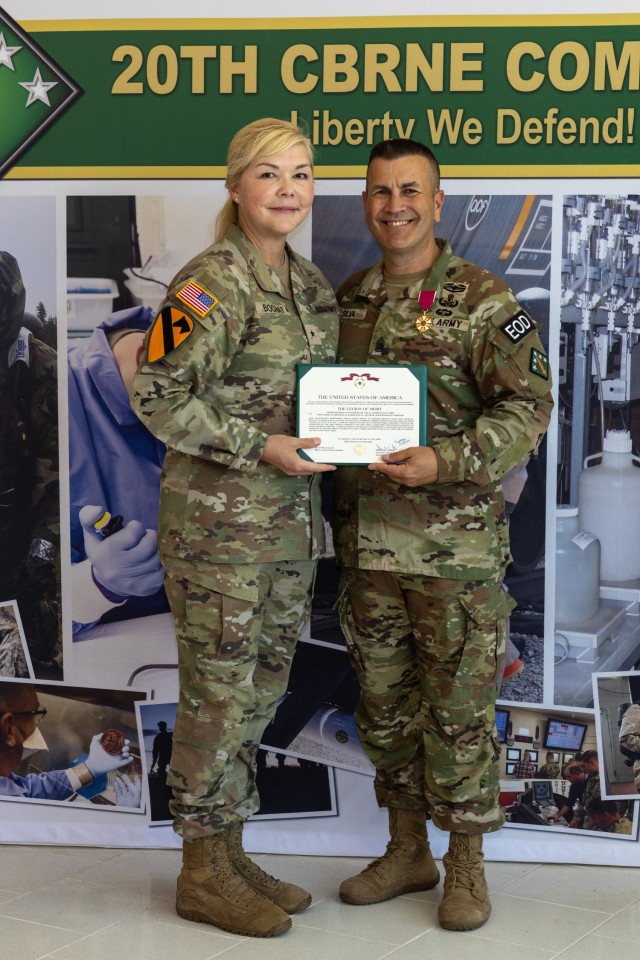 Brig. Gen. W Bochat (left) and Command Sgt. Maj. David J. Silva (right)