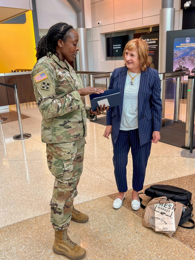 (From left) Army Materiel Command&#39;s Col. Nichole Downs, the Director of Public and Congressional Affairs, presented USASAC Director Kim Capehart with a three-star note from AMC Acting Commander Lt. Gen. Christopher Mohan at AMC Headquarters on...