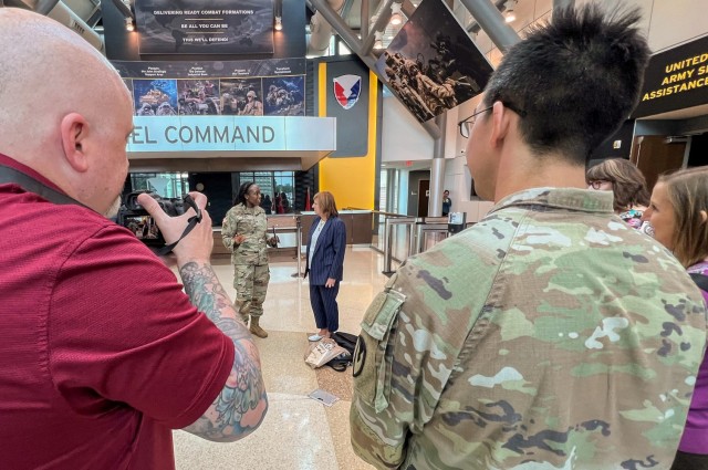 (From left) Army Materiel Command&#39;s Col. Nichole Downs, the Director of Public and Congressional Affairs, presented USASAC Director Kim Capehart with a three-star note from AMC Acting Commander Lt. Gen. Christopher Mohan at AMC Headquarters on...