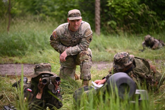 U.S. Army Sgt. 1st Class Benjamin Soloff, an infantryman with Charlie Company, 1st Brigade, 178th Infantry Regiment, Illinois Army National Guard, observes Polish Territorial Defence soldiers as they prepare range cards necessary for Javelin...