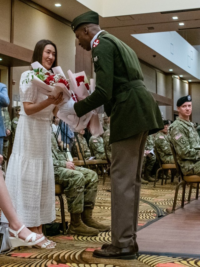 USAG Humphreys bids farewell to Col. Workman, welcomes Col. Steinbrecher