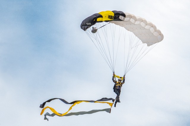 PICATINNY ARSENSAL, N.J. – The U.S. Military Academy at West Point&#39;s Parachute Team, known as the Black Knights, showcased their jump capabilities with a precision free-fall parachute demonstration to close out the Picatinny Arsenal’s 2025...