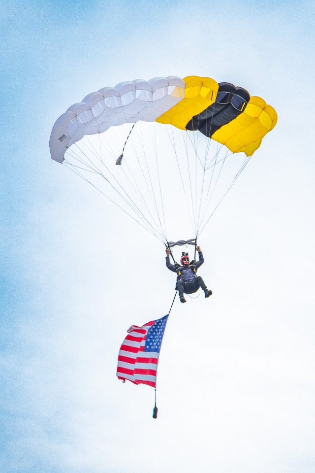 PICATINNY ARSENSAL, N.J. – The U.S. Military Academy at West Point&#39;s Parachute Team, known as the Black Knights, showcased their jump capabilities with a precision free-fall parachute demonstration to close out the Picatinny Arsenal’s 2025...