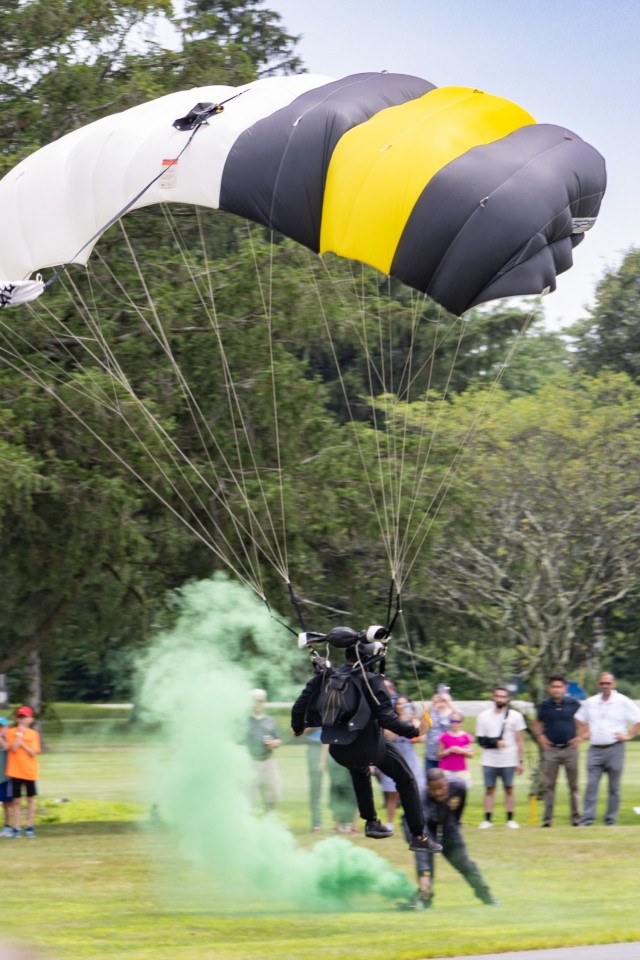 PICATINNY ARSENSAL, N.J. – The U.S. Military Academy at West Point&#39;s Parachute Team, known as the Black Knights, showcased their jump capabilities with a precision free-fall parachute demonstration to close out the Picatinny Arsenal’s 2025...