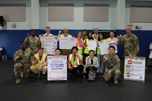 FED employees volunteer at STEAM event.