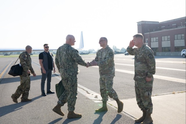 Joint Chiefs of Staff Vice Chair visits with Fort Knox leaders