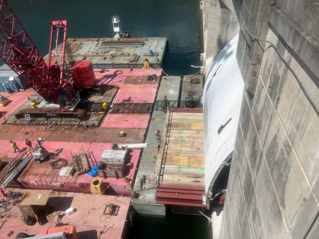 First spillway gate removed at Wolf Creek Dam for replacement