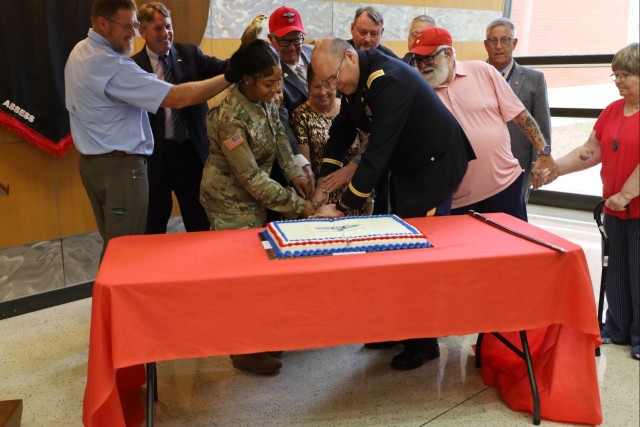 Retired loadmaster first AF inductee into Rigger Hall of Fame