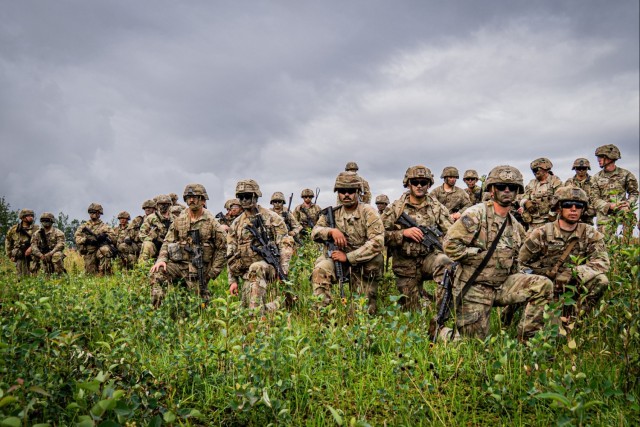 2-377th Parachute Field Artillery Regiment Executes Air Assault Gun Raid in Alaska