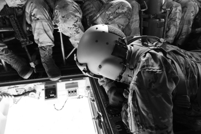 2-377th Parachute Field Artillery Regiment Executes Air Assault Gun Raid in Alaska