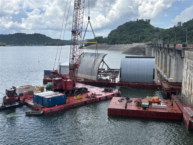 First spillway gate removed at Center Hill Dam for replacement